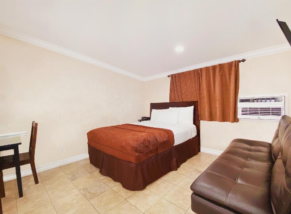 Nite Inn at Universal City - Walking Distance to Universal Studios Hollywood image 2