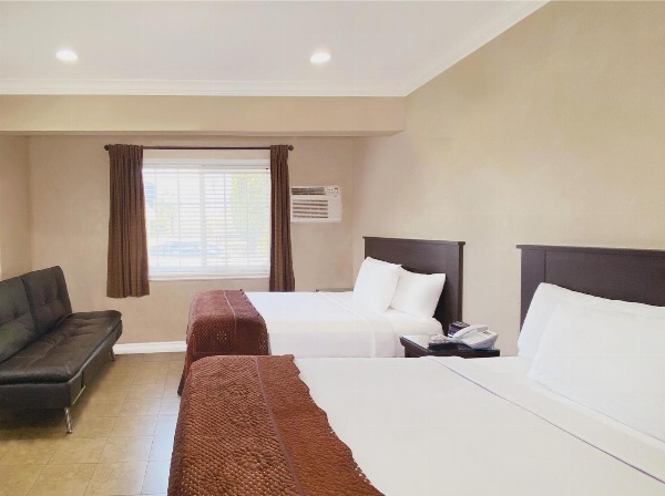 Nite Inn at Universal City - Walking Distance to Universal Studios Hollywood image 3
